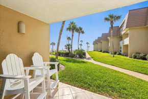 Beachfront Bliss Luxe 2BD Condo Pool & Adventure
